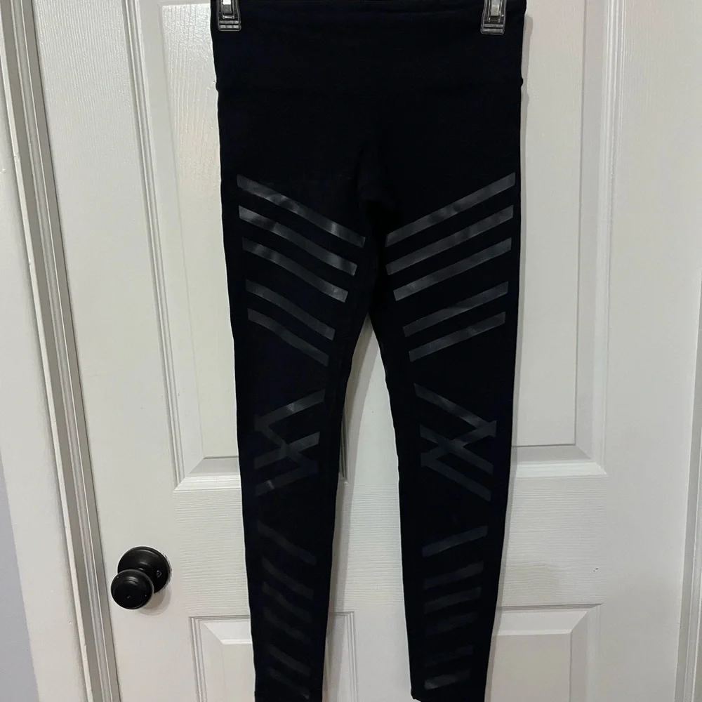 Alo Yoga | Airbrush Lineal Stripe Leggings black‎ size XS